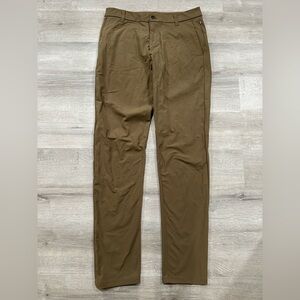 O33 Lululemon Commission Pant Classic Warpstreme Mens 31 X 32  Inseam Tan Casual